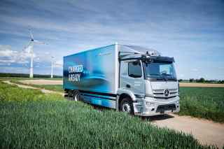 Tak prezentuja sie zwyciezcy  pojazdy uzytkowe Daimler Truck AG zdobywaja nagrody ETM Awards 2022 w osmiu kAtegoriach02